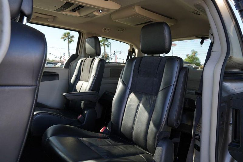 Used 2012 Chrysler Town & Country LimitedImage 14