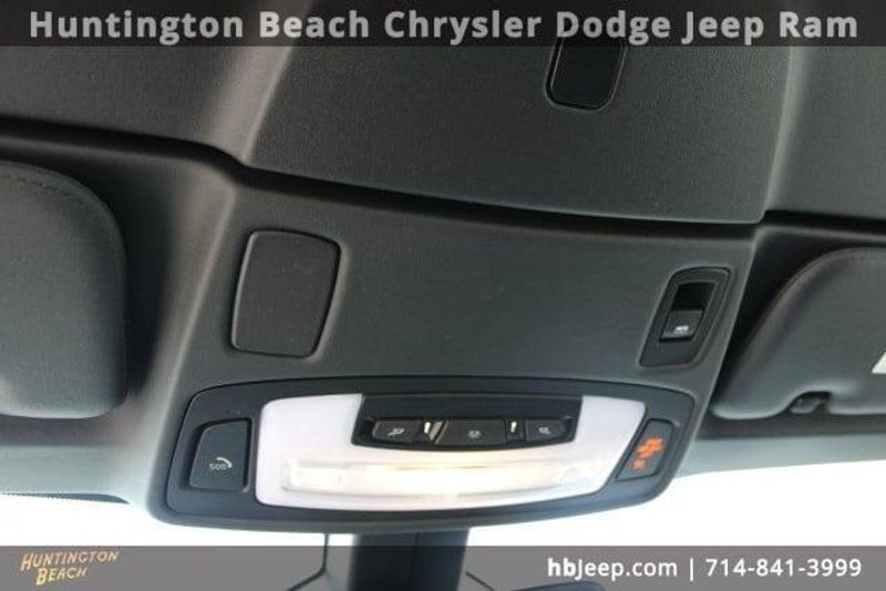 2019 BMW i8 BaseImage 19