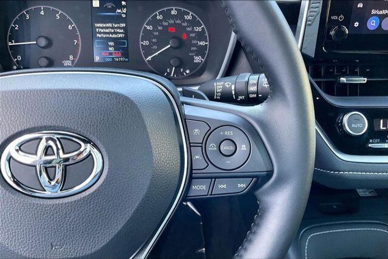Used 2025 Toyota Corolla Hatchback SEImage 19