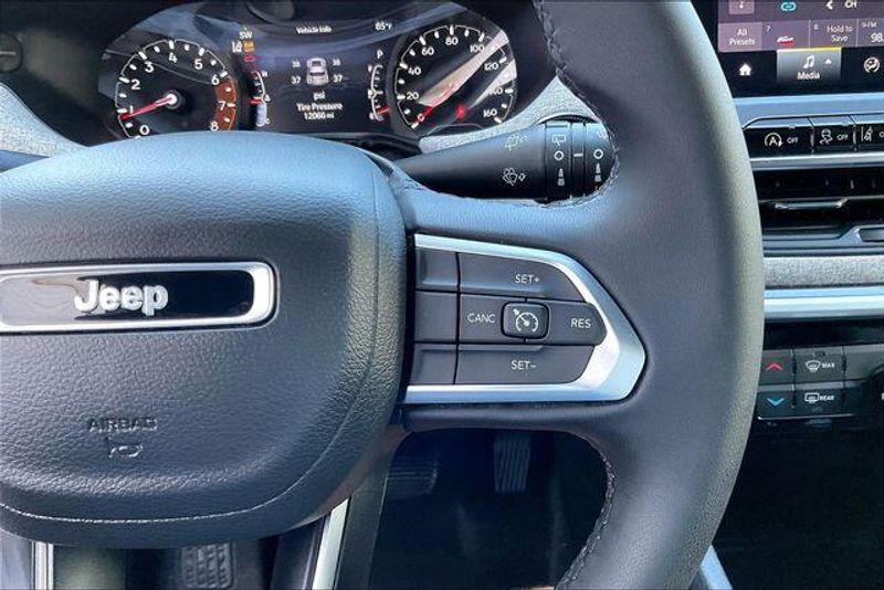 Used 2023 Jeep Compass LatitudeImage 19