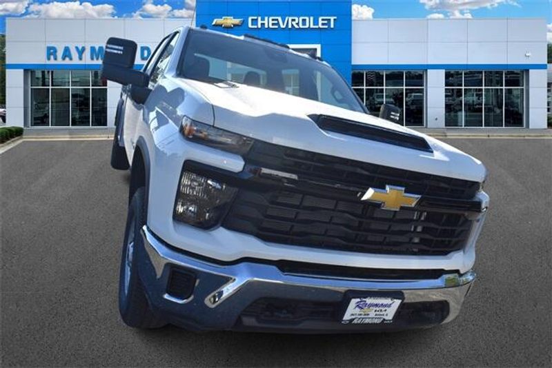 2024 Chevrolet Silverado 3500HD Work TruckImage 9