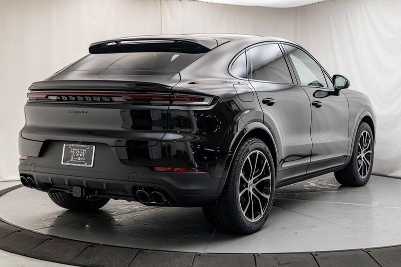 2024 Porsche Cayenne BaseImage 5