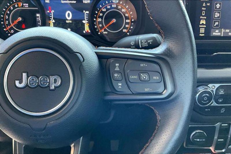 Used 2024 Jeep Gladiator MojaveImage 18