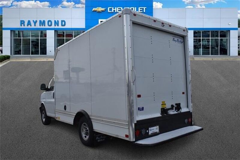 New 2025 Chevrolet Express 3500 Work VanImage 5