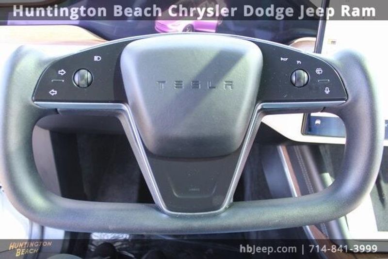 2022 Tesla Model X BaseImage 13