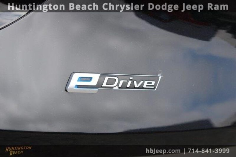 2019 BMW i8 BaseImage 8