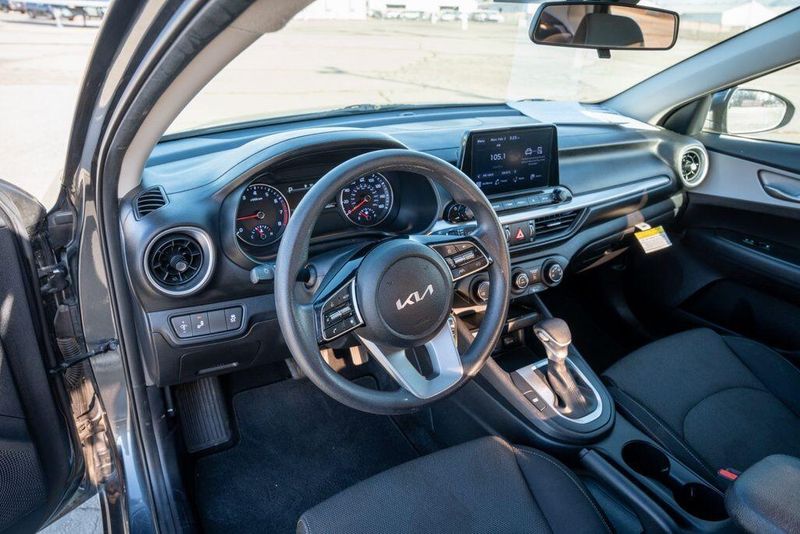 Used 2022 Kia Forte LXSImage 10