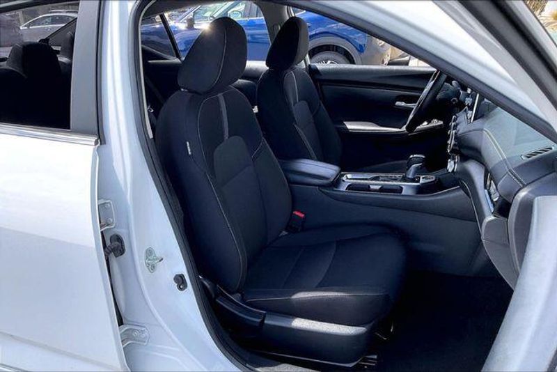 Used 2025 Nissan Sentra SVImage 6