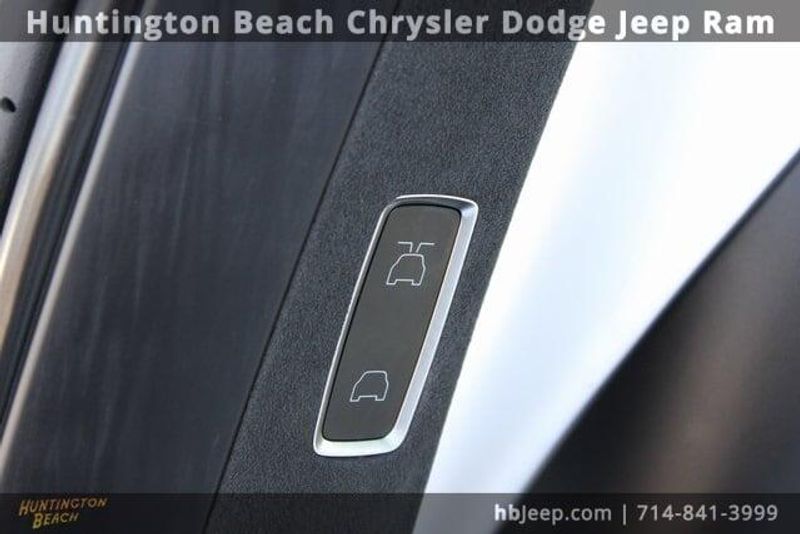 2022 Tesla Model X BaseImage 32