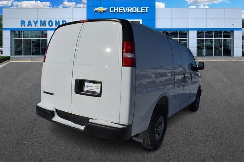 New 2025 Chevrolet Express 2500 Work VanImage 4