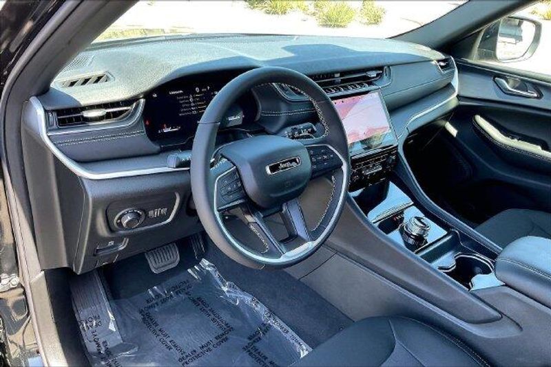 New 2027 Jeep Grand Cherokee Laredo X 4x4Image 6