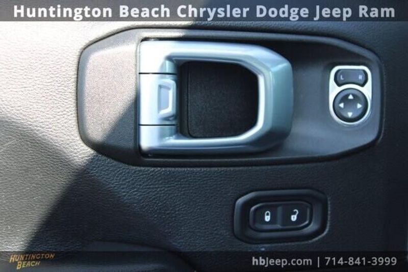2022 Jeep Wrangler Unlimited SaharaImage 11