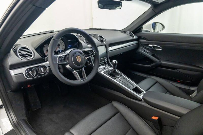 2024 Porsche 718 Cayman BaseImage 13