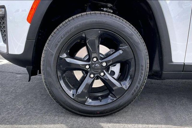 New 2026 Jeep Grand Cherokee Limited 4x2Image 10