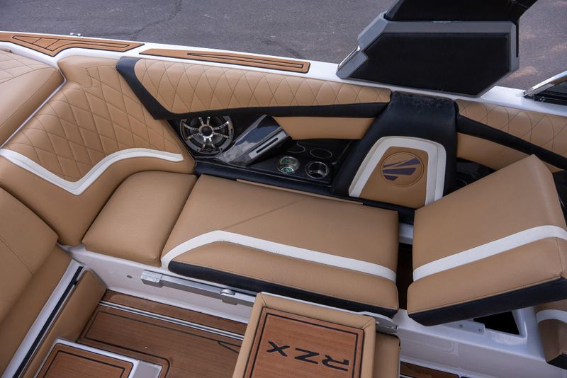 USED 2019 TIGE 2 RZX Image 14