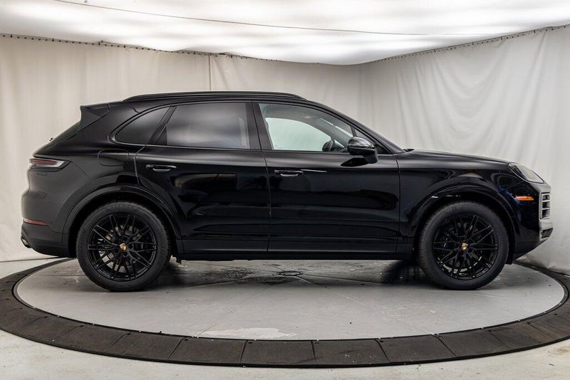 2024 Porsche Cayenne BaseImage 6