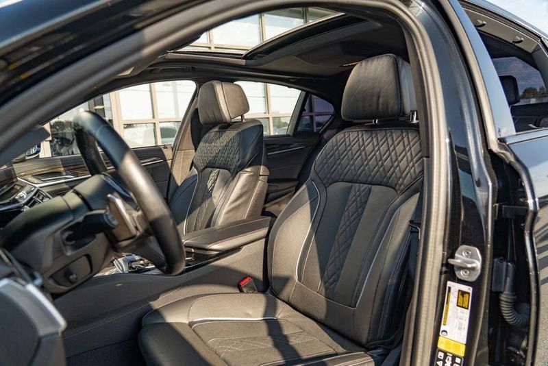 2022 Bmw M550i xDrive photo 12