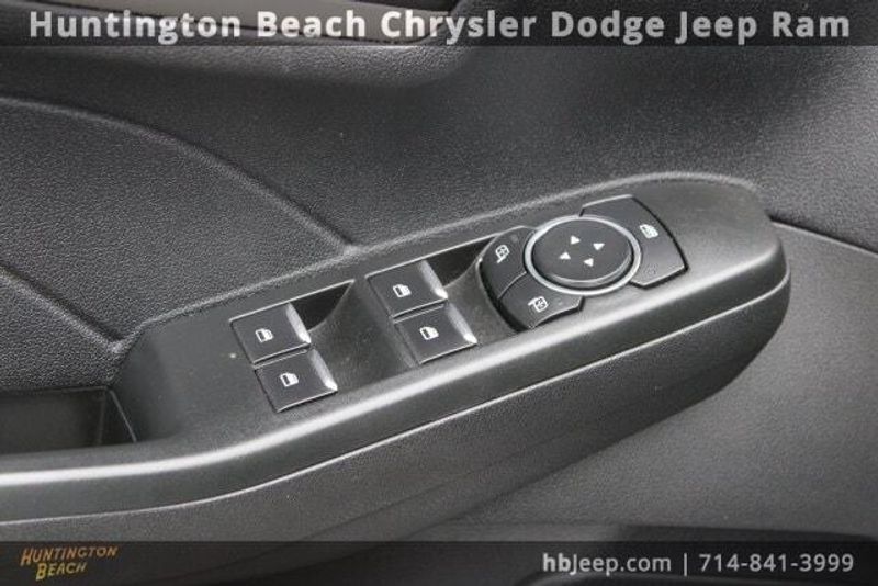 2022 Ford Escape SE HybridImage 12