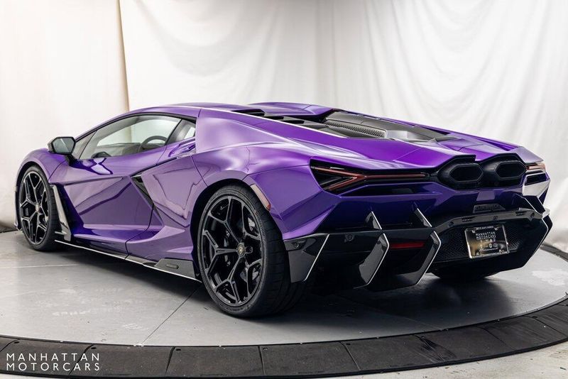 2024 Lamborghini Revuelto BaseImage 3