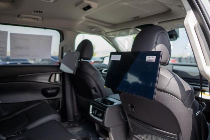 2025 Kia Carnival Hybrid SXImage 13