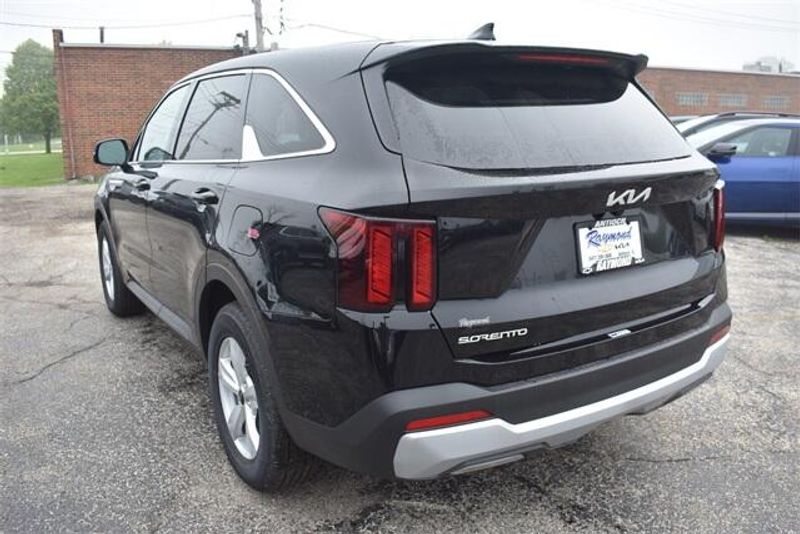 2024 Kia Sorento LXImage 6