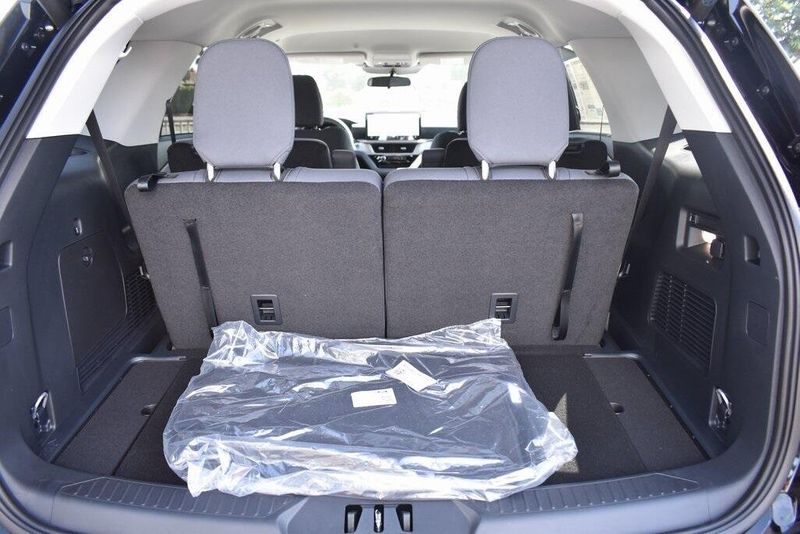 New 2025 Ford Explorer ActiveImage 5