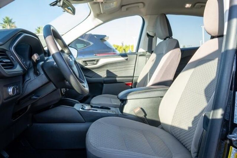 Used 2022 Ford Escape SEImage 11