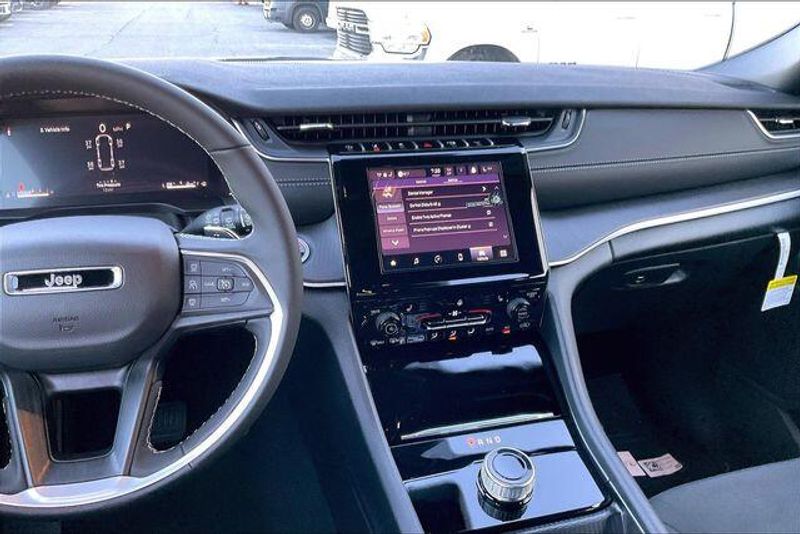 New 2025 Jeep Grand Cherokee L Laredo X 4x2Image 5