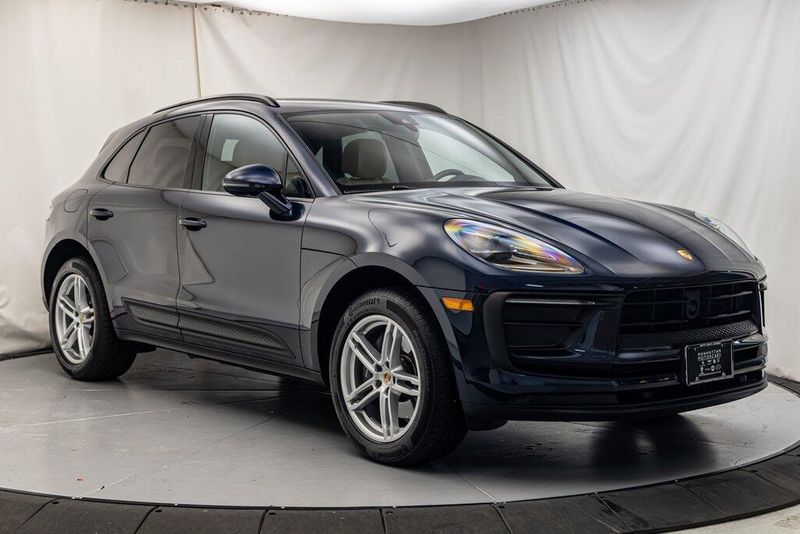 2023 Porsche Macan TImage 7