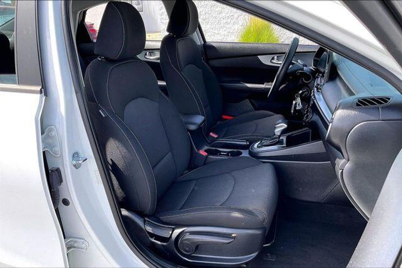 Used 2023 Kia Forte LXSImage 6