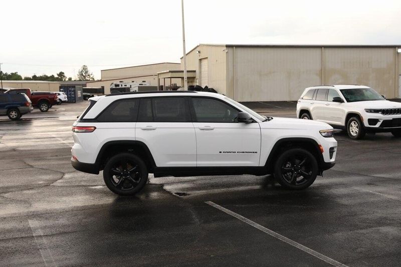 2025 Jeep Grand Cherokee Altitude 4x2Image 14