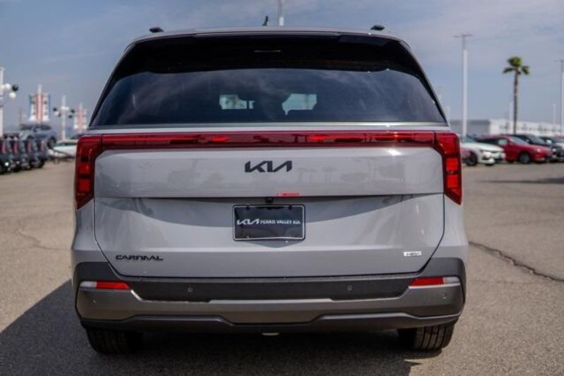 2025 Kia Carnival Hybrid SXImage 6