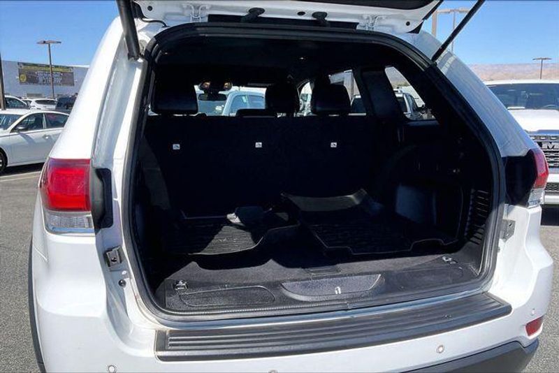 Used 2021 Jeep Grand Cherokee Laredo XImage 33