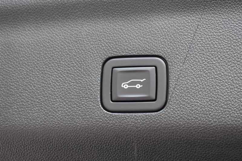 Used 2023 Chevrolet Suburban Z71Image 23