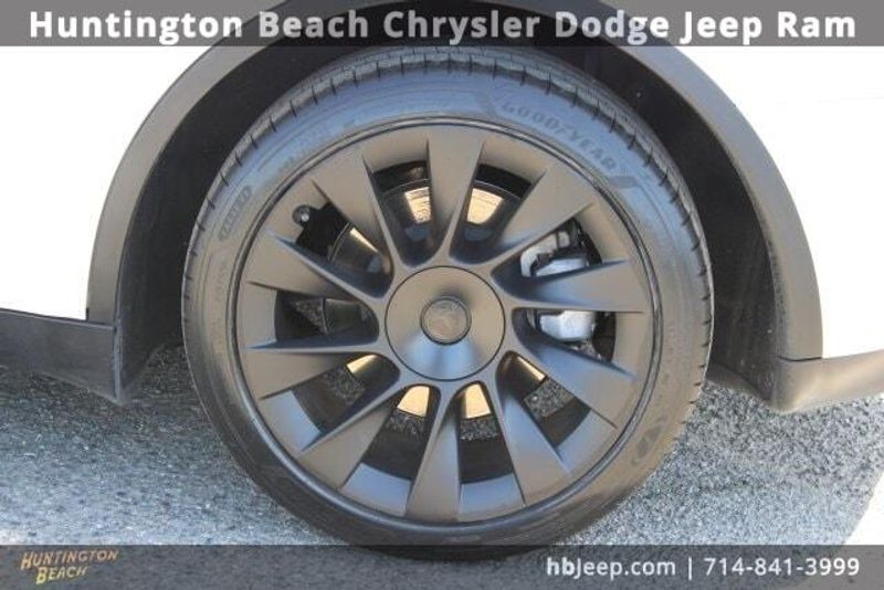 2023 Tesla Model Y Long RangeImage 8