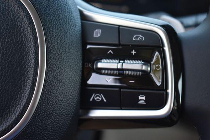 New 2026 Kia Carnival Hybrid EXImage 28