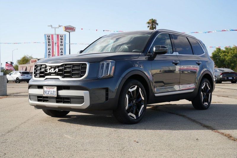Used 2024 Kia Telluride LXImage 3