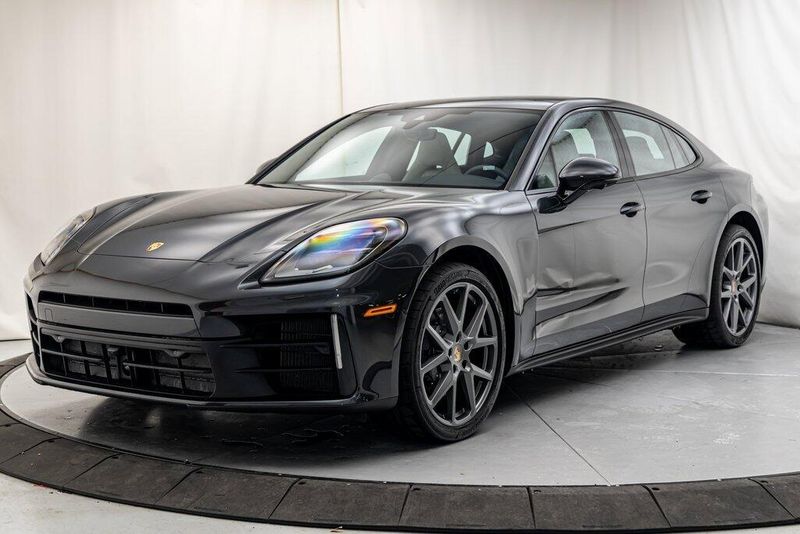 2024 Porsche Panamera 4Image 1