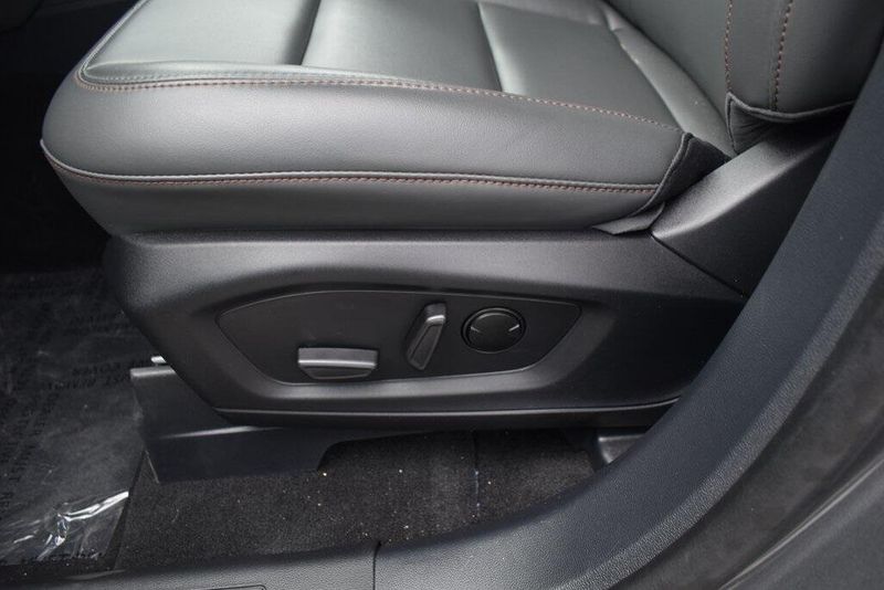 New 2025 Ford Explorer ActiveImage 15