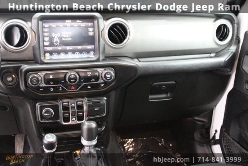 2022 Jeep Wrangler Unlimited SaharaImage 14