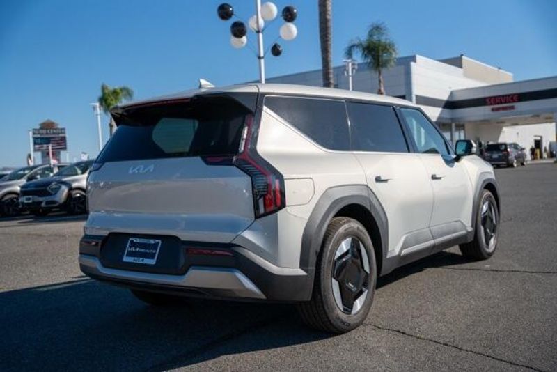 New 2026 Kia EV9 Light Long RangeImage 7