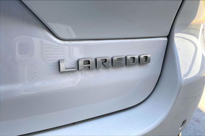 Used 2025 Jeep Grand Cherokee Laredo XImage 31
