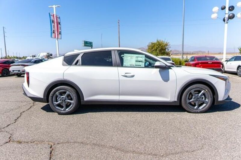 New 2025 Kia K4 LXImage 8