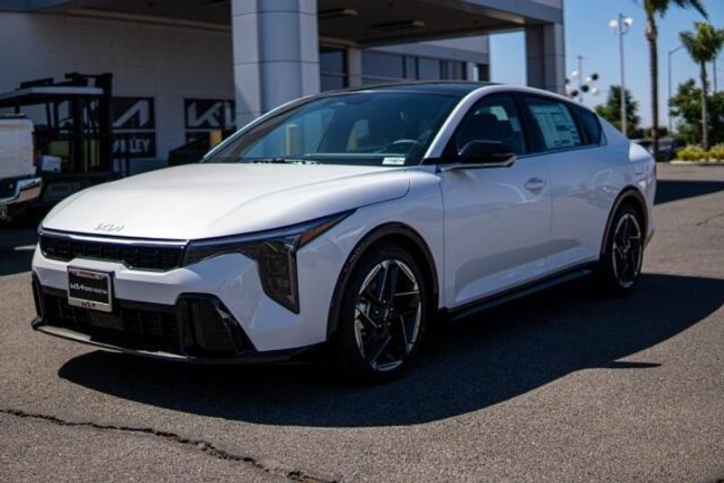New 2025 Kia K4 GT-LineImage 3