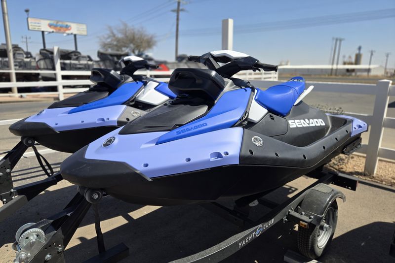 2025 SEADOO SPARK FOR 2 CONVENIENCE PACKAGE WITH SOUND SYSTEM DAZZLING BLUE AND VAPOR BLUE 