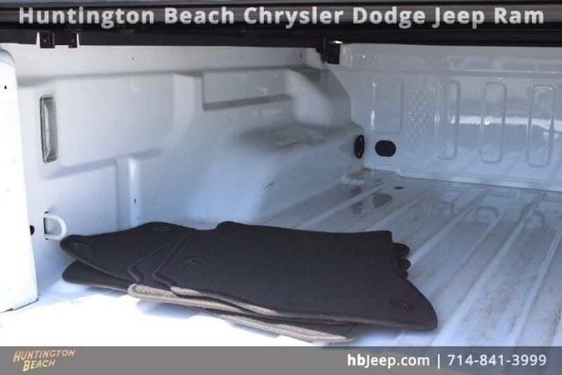 2022 Jeep Gladiator OverlandImage 11