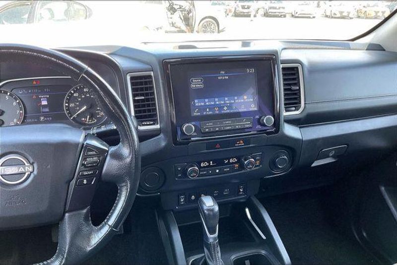 Used 2023 Nissan Frontier SVImage 5