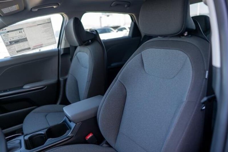 New 2025 Kia K4 LXSImage 12