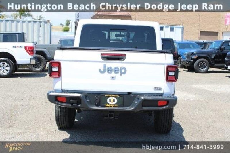 2022 Jeep Gladiator OverlandImage 4