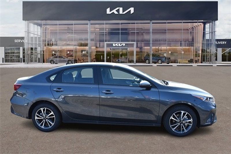 2024 Kia Forte LXSImage 2